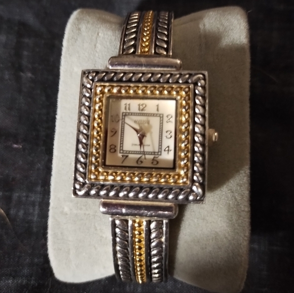 Ecclissi Accessories - Vintage Ecclissi Womens Watch like New
